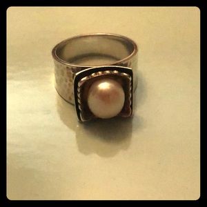 .925 Sterling Silver ring- white pearl center